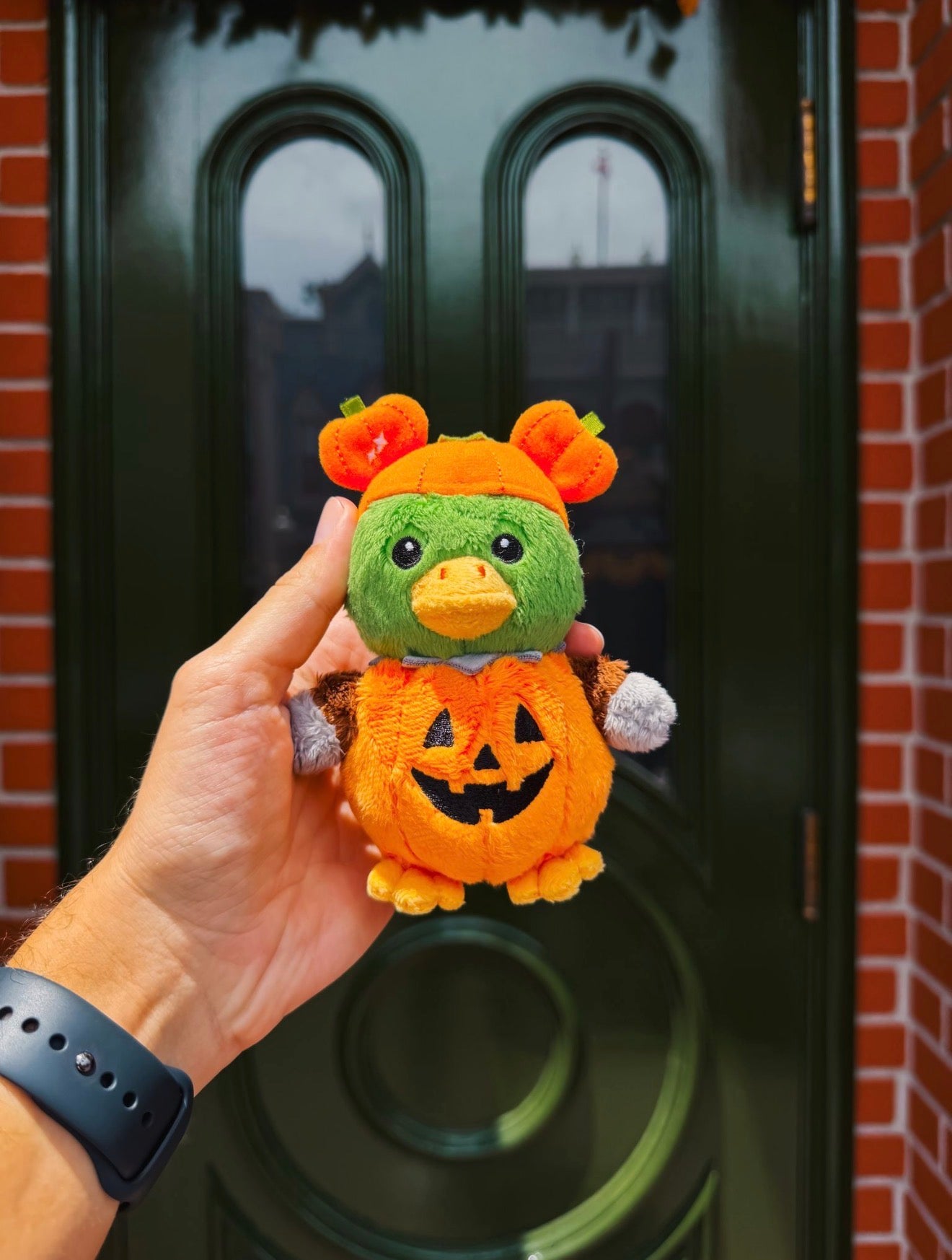 Waddles The Park Duck Keychain - The Great Pumpkin Variant
